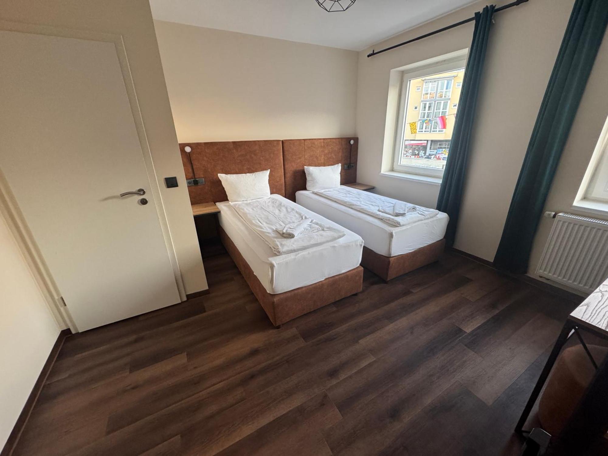 Hotel Capitol Zentrum - 24H - Friedrichshafen Kültér fotó