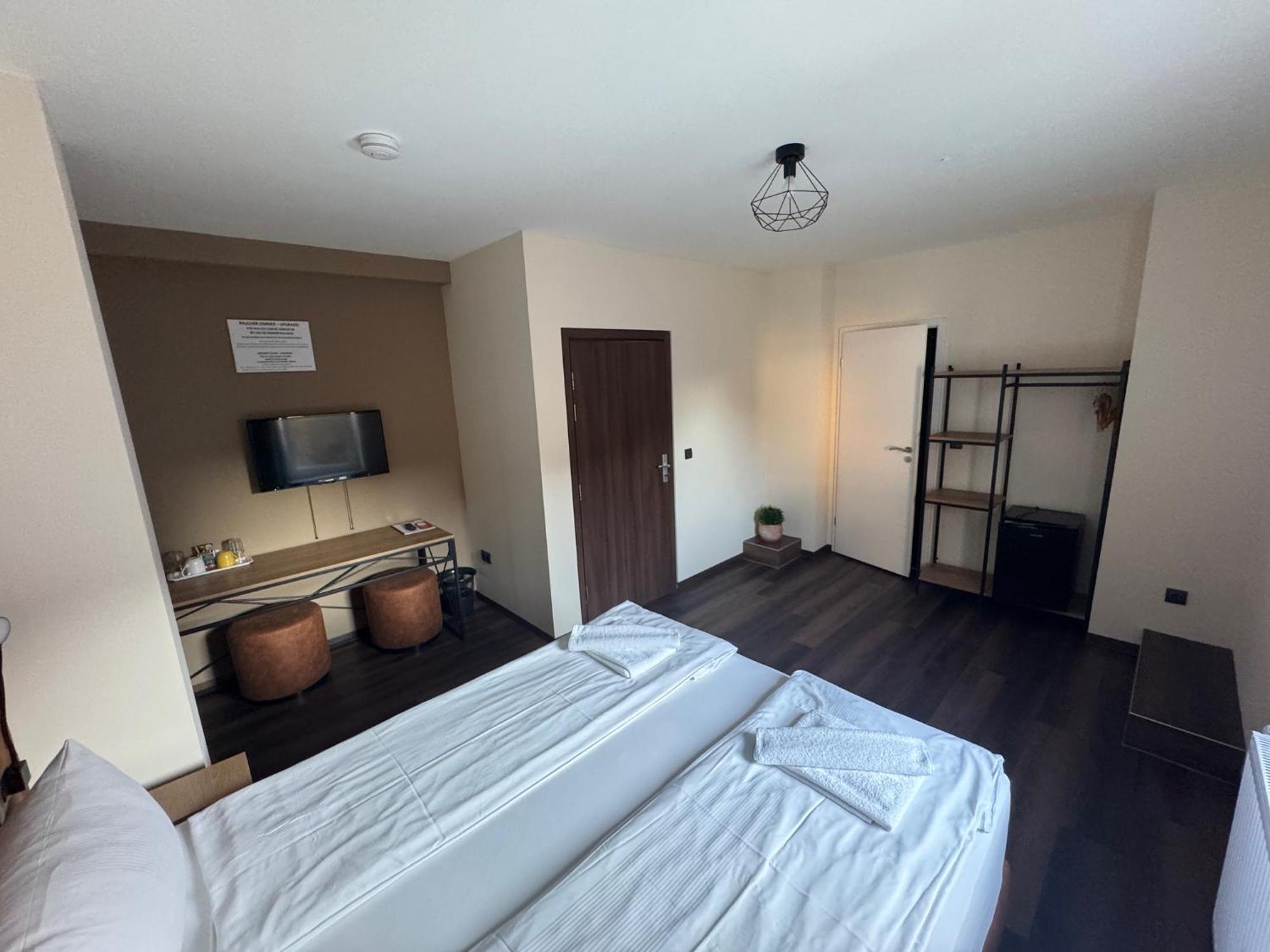 Hotel Capitol Zentrum - 24H - Friedrichshafen Kültér fotó