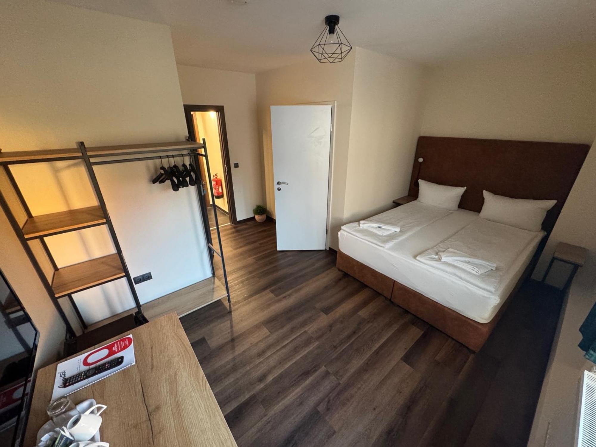 Hotel Capitol Zentrum - 24H - Friedrichshafen Kültér fotó
