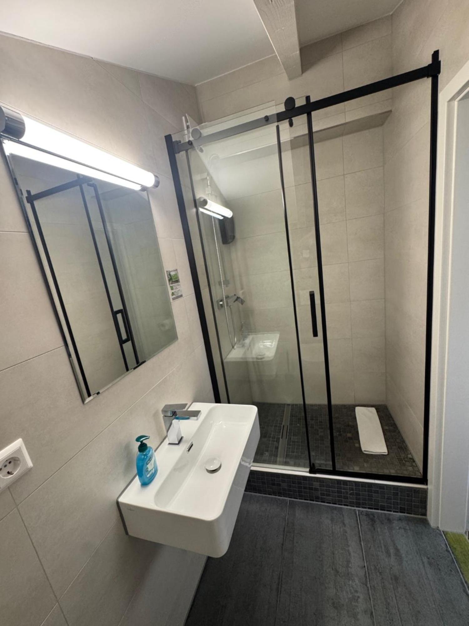 Hotel Capitol Zentrum - 24H - Friedrichshafen Kültér fotó
