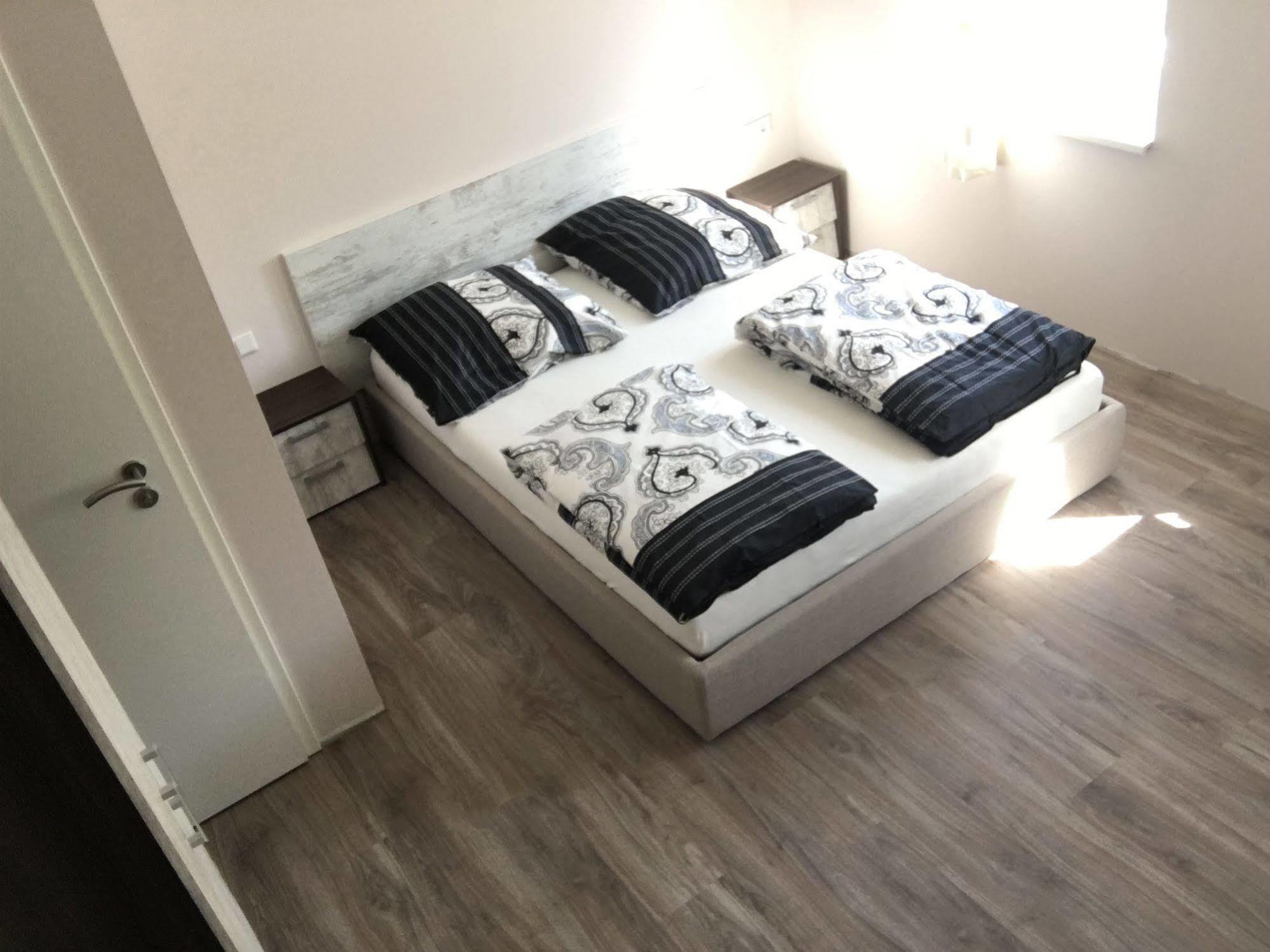 Hotel Capitol Zentrum - 24H - Friedrichshafen Kültér fotó