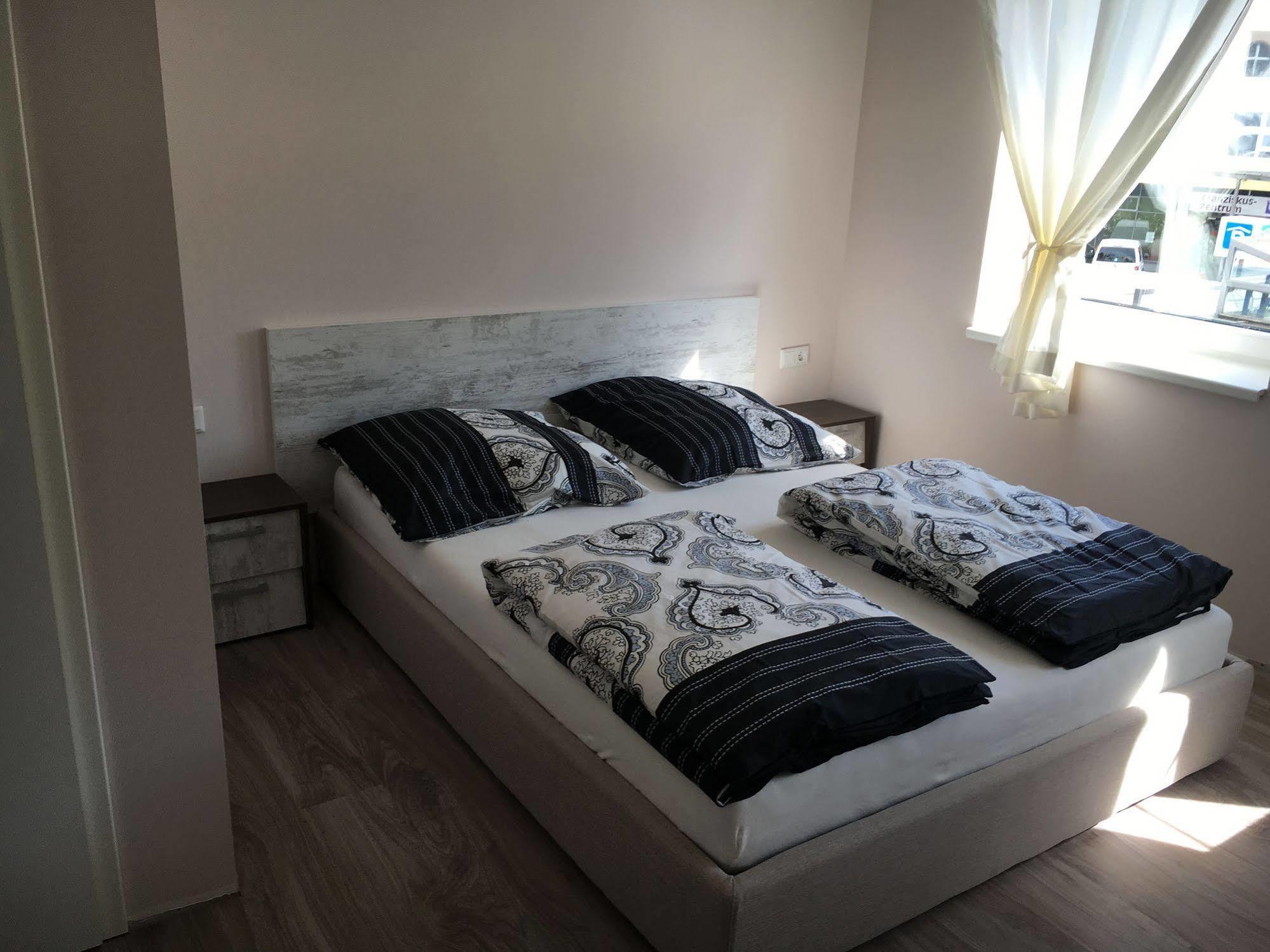 Hotel Capitol Zentrum - 24H - Friedrichshafen Kültér fotó